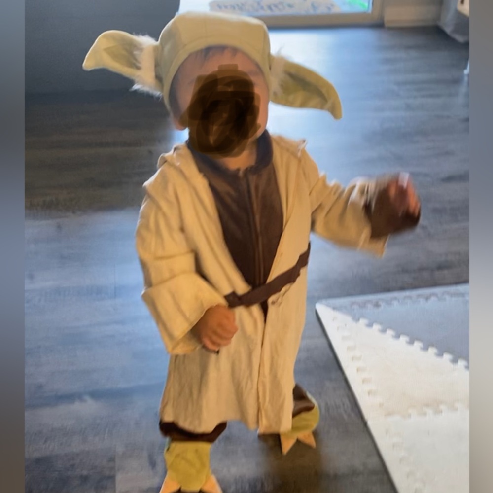 Baby Yoda costume